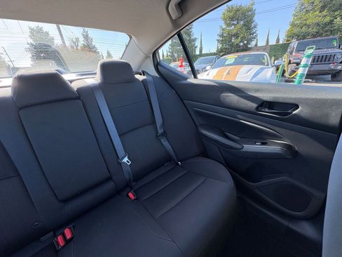 Used 2025 Nissan Altima 2.5 SV FWD image 38