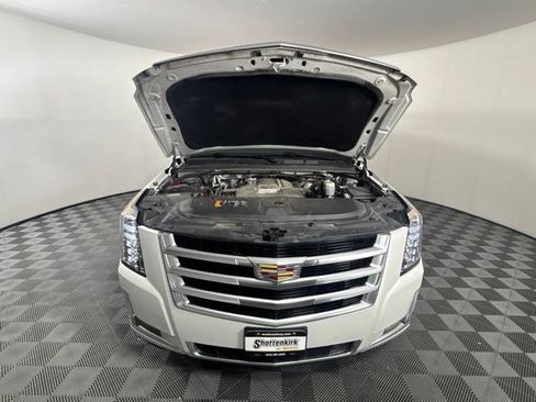 Used 2017 Cadillac Escalade ESV Luxury AWD/4WD image 46