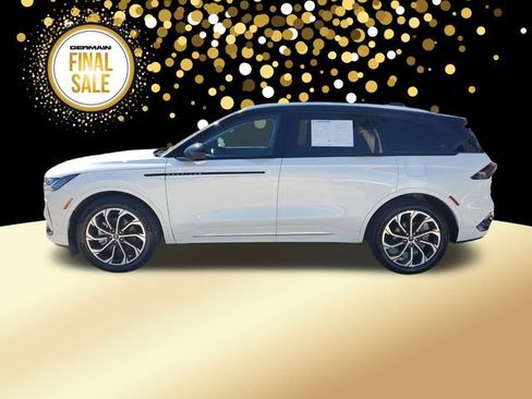 Used 2024 Lincoln Nautilus Reserve image 9