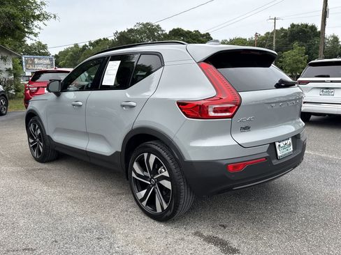 Used 2024 Volvo XC40 B5 Plus w/ Protection Package Premier AWD/4WD image 3