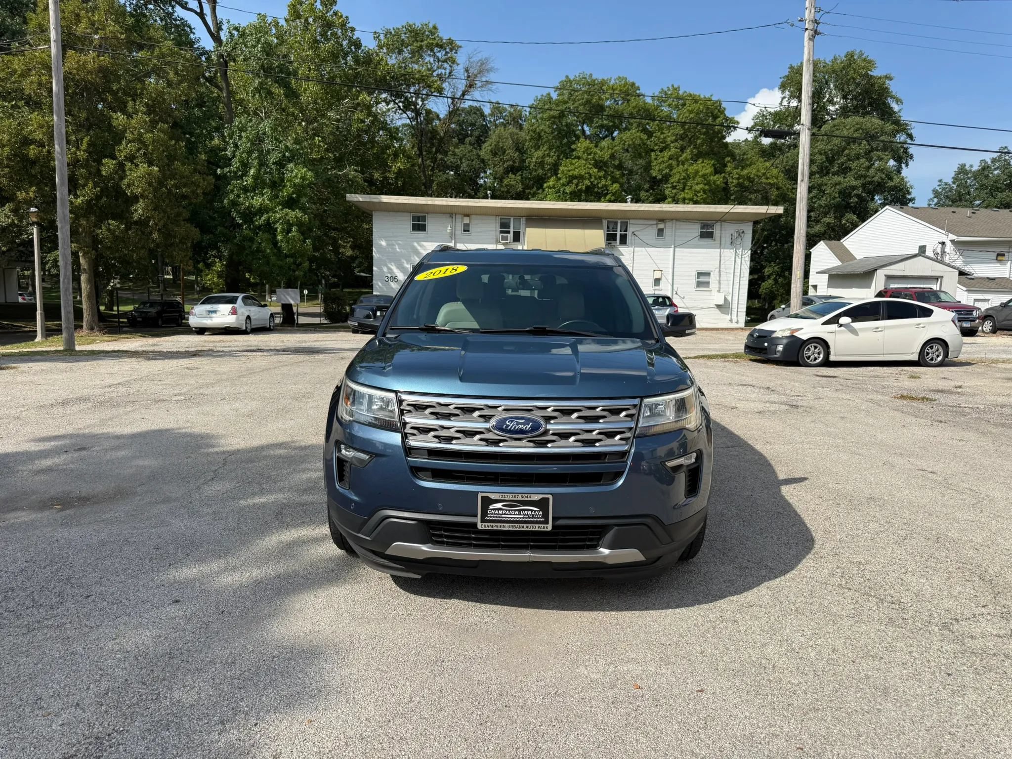 Used 2018 Ford Explorer XLT w/ Equipment Group 202A FWD image 2