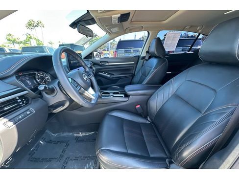 Used 2023 Nissan Altima 2.5 SR w/ SR Premium Package FWD image 10
