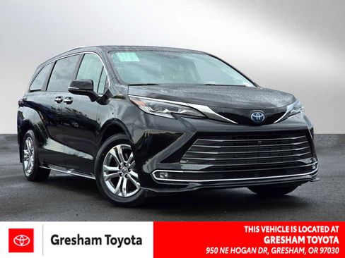 Used 2023 Toyota Sienna Platinum image 1