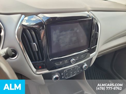 Used 2021 Chevrolet Traverse LT image 18