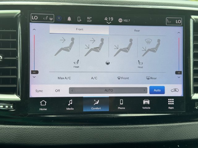 Certified 2024 Chrysler Pacifica Touring-L FWD image 30