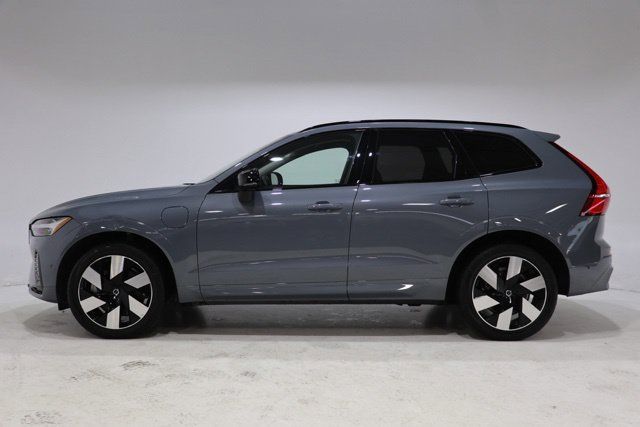 Used 2023 Volvo XC60 T8 Ultimate w/ Climate Package AWD/4WD image 4