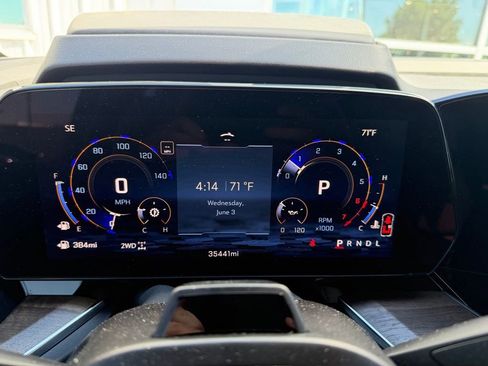 Used 2025 Chevrolet Suburban High Country AWD/4WD image 11