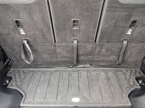 Used 2024 Land Rover Defender 130 S image 36