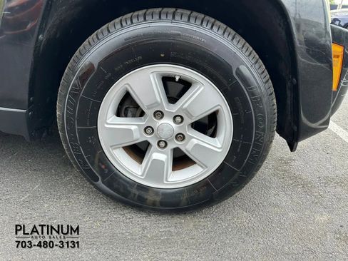 Used 2009 Jeep Liberty Sport w/ Popular Equipment Group AWD/4WD image 18