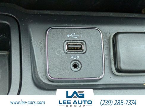 Used 2019 Jeep Cherokee Limited FWD image 27