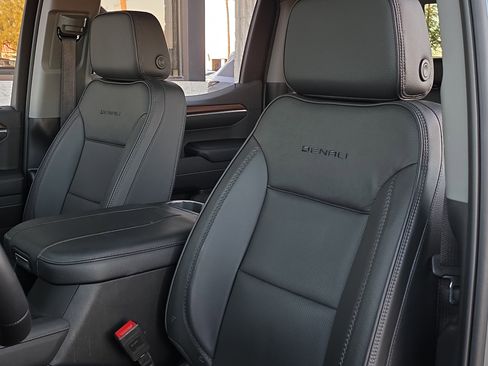 Used 2025 GMC Sierra 1500 Denali image 16