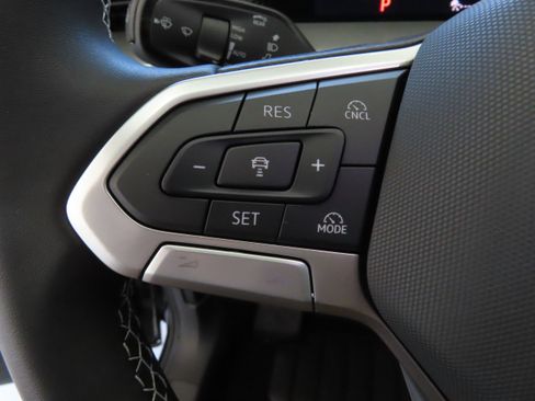 New 2026 Volkswagen Tiguan SE image 12