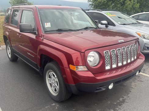 Used 2016 Jeep Patriot Sport w/ Power Value Group AWD/4WD image 1
