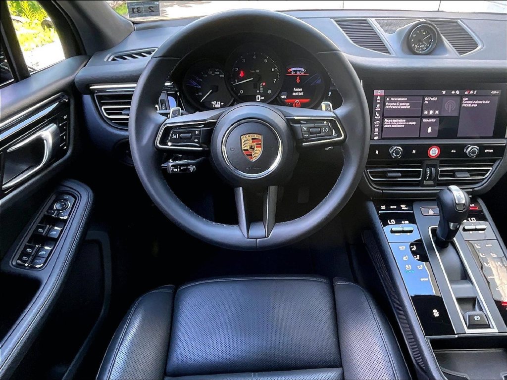 Certified 2026 Porsche Macan AWD/4WD image 11
