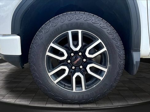 Used 2023 GMC Sierra 1500 AT4 w/ Technology Package AWD/4WD image 37