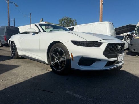 Used 2025 Ford Mustang Convertible image 1