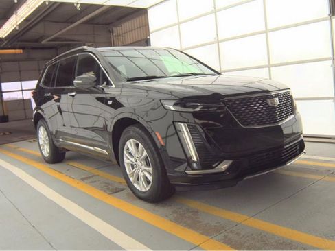 Used 2024 Cadillac XT6 Luxury w/ LPO, Floor Liner Package AWD/4WD image 4