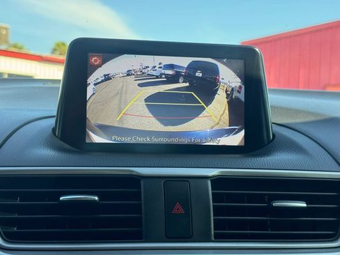 Used 2018 MAZDA MAZDA3 Touring FWD image 34