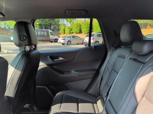 Used 2025 Chevrolet Equinox LT w/ Convenience Package II FWD image 19