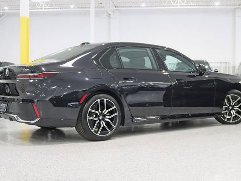 Used 2025 BMW 740i xDrive image 9