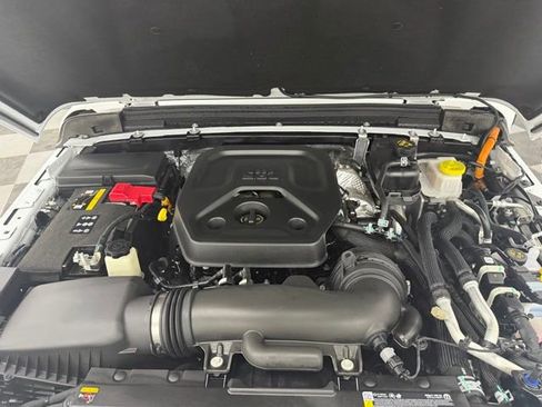 Used 2025 Jeep Wrangler Unlimited Sahara image 15