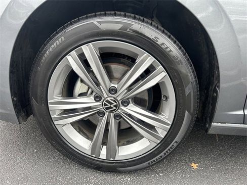 Used 2024 Volkswagen Jetta SE image 25