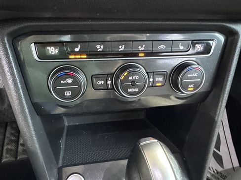 Used 2021 Volkswagen Tiguan SE w/ Panoramic Sunroof Package image 21