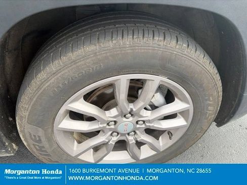 Used 2024 GMC Terrain SLT AWD/4WD image 10