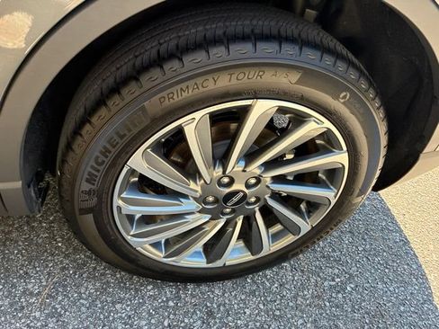 Used 2025 Lincoln Corsair Reserve AWD/4WD image 12