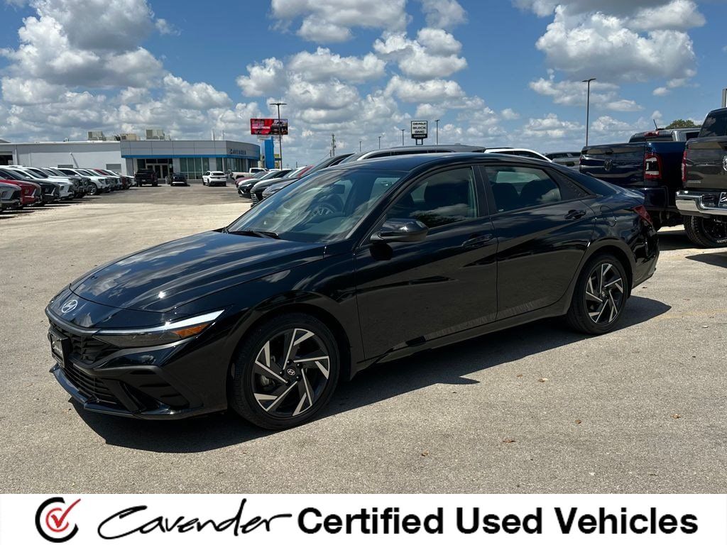 Used 2025 Hyundai Elantra SEL FWD image 1