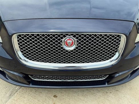 Used 2014 Jaguar XJ AWD image 11
