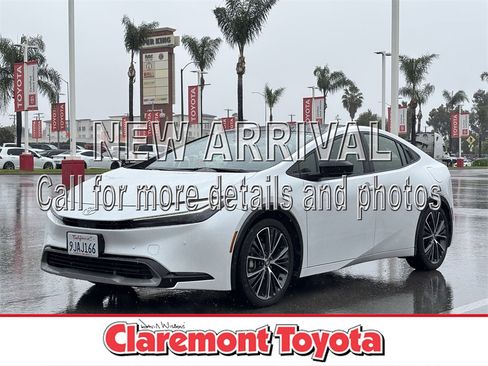 Used 2024 Toyota Prius XLE image 1