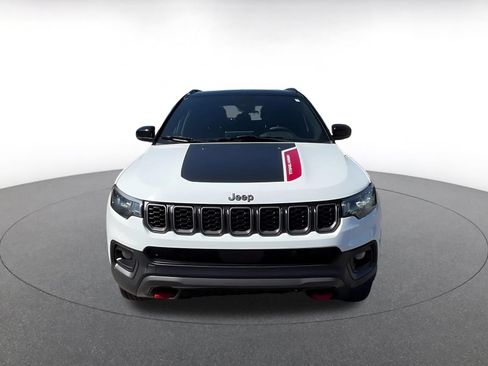 Used 2025 Jeep Compass Trailhawk AWD/4WD image 4