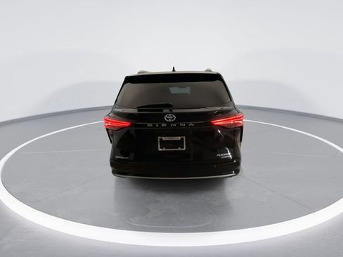 Used 2023 Toyota Sienna Platinum FWD image 3