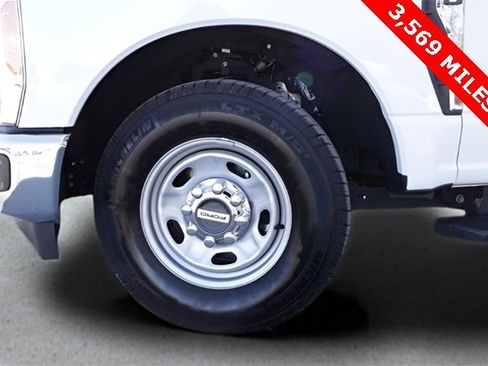 Used 2023 Ford F250 XL w/ XL Chrome Package image 67