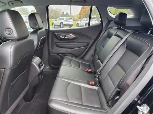 Used 2024 GMC Terrain SLT image 25