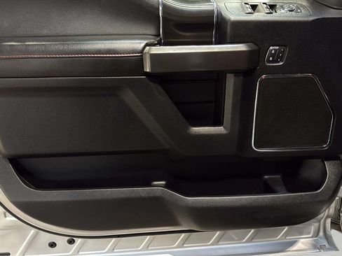 Used 2019 Ford F150 Lariat w/ Equipment Group 502A Luxury AWD/4WD image 17