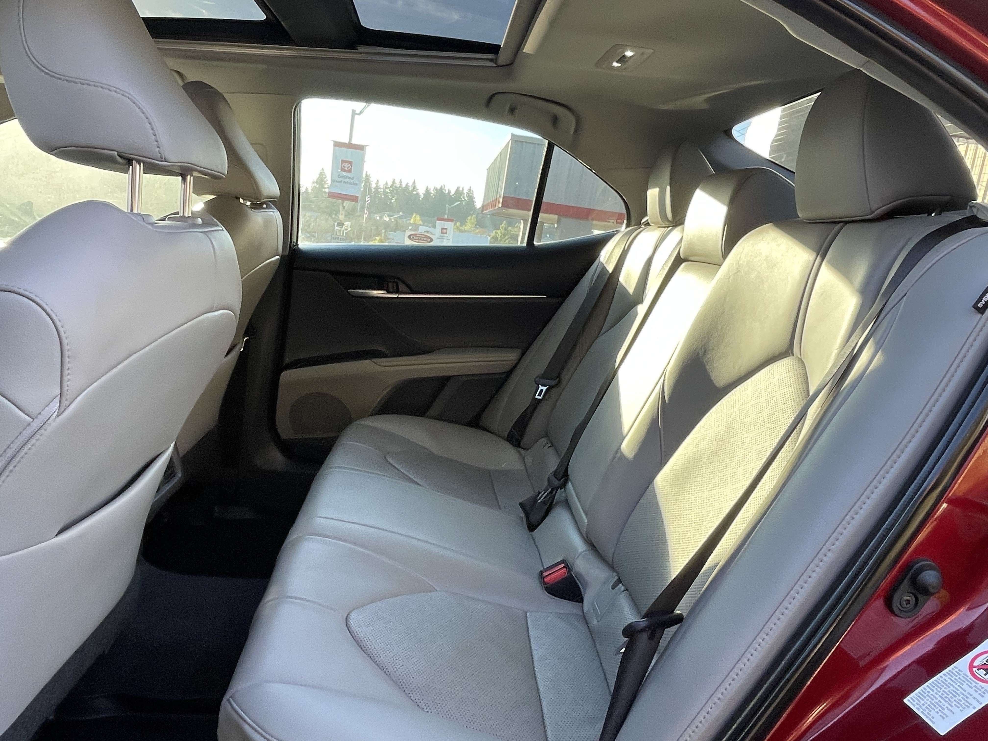 Used 2018 Toyota Camry XSE FWD image 13