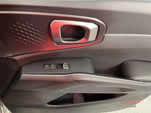 Used 2023 Kia Sorento LX image 19