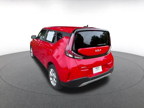 Used 2025 Kia Soul LX w/ LX Technology Package FWD image 10