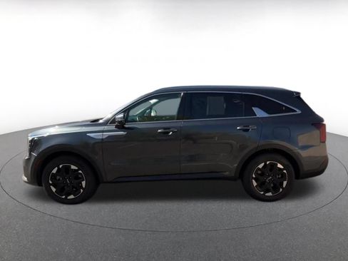 Used 2024 Kia Sorento S FWD image 7