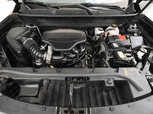 Used 2023 GMC Acadia AT4 w/ Technology Package image 5