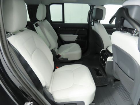 New 2026 Land Rover Defender 130 X-Dynamic SE image 22
