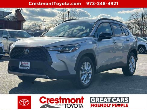 Certified 2025 Toyota Corolla Cross LE image 1