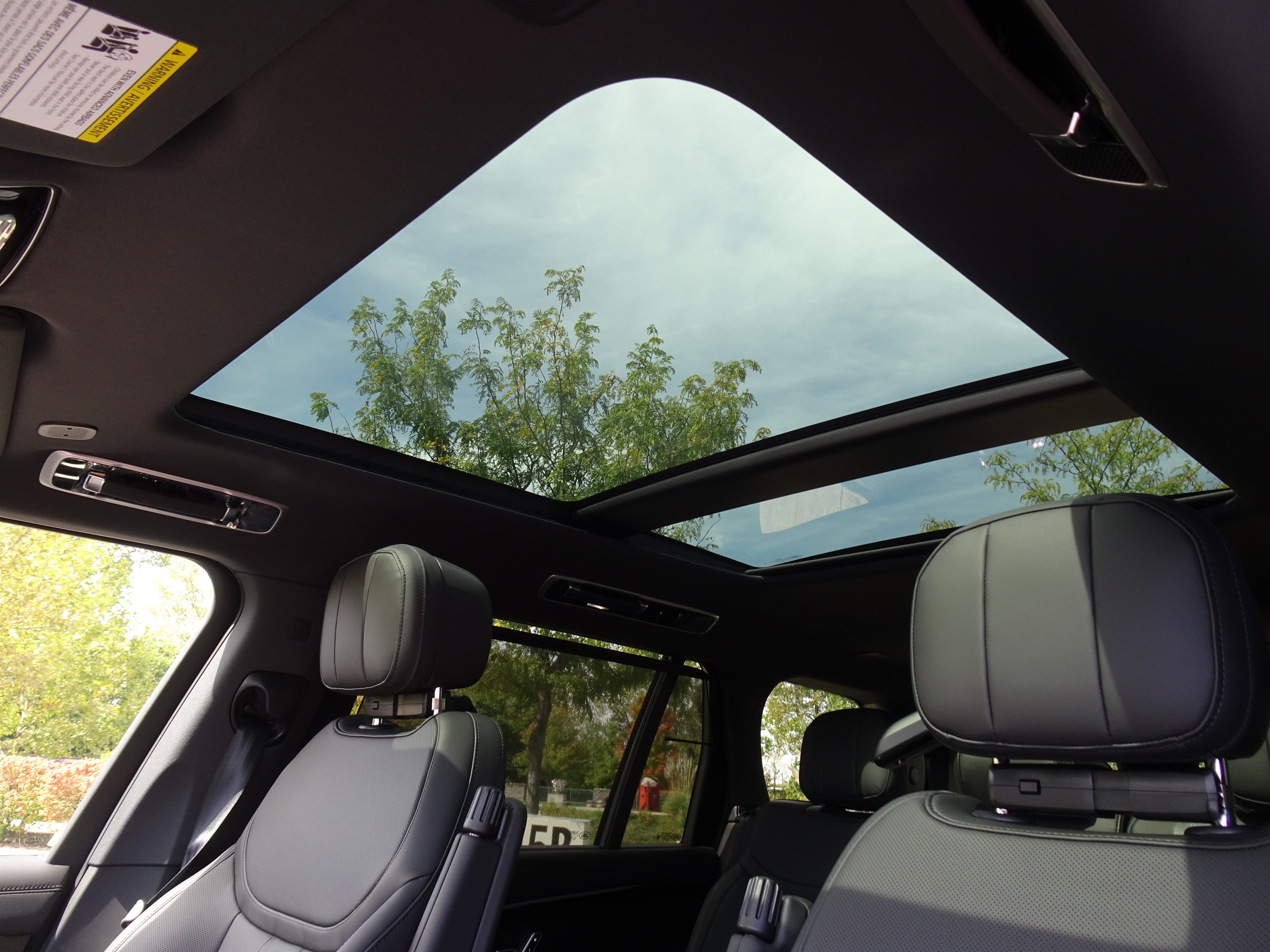 New 2027 Land Rover Range Rover Long Wheelbase SE AWD/4WD image 13