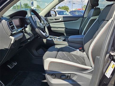 New 2026 Volkswagen Atlas Peak Edition image 5