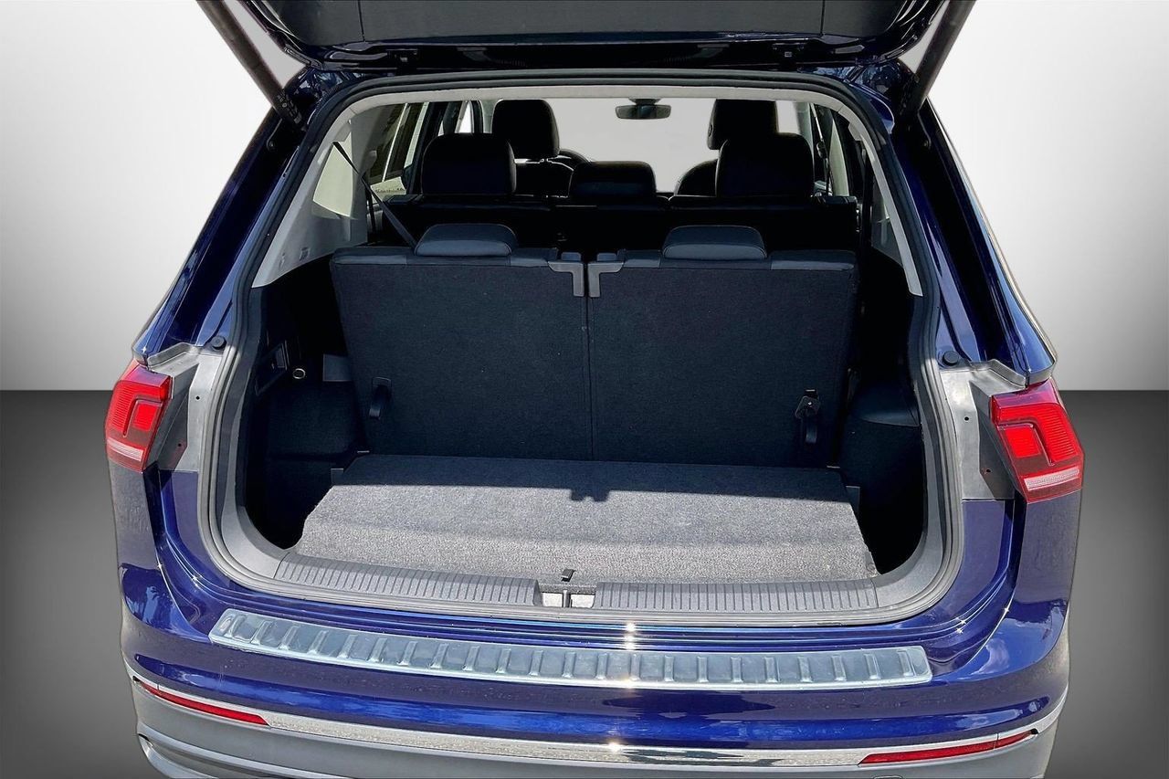 Used 2024 Volkswagen Tiguan Wolfsburg Edition FWD image 25