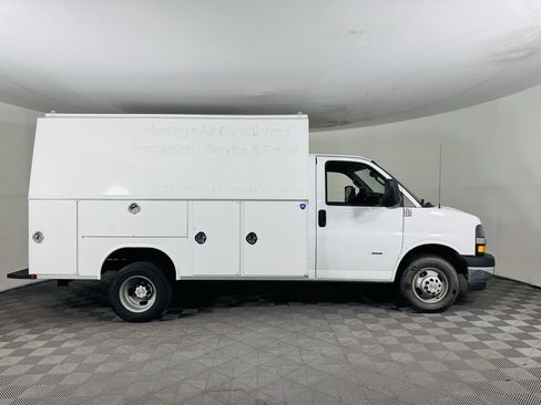 Used 2023 Chevrolet Express 3500 w/ Power Convenience Package RWD image 2