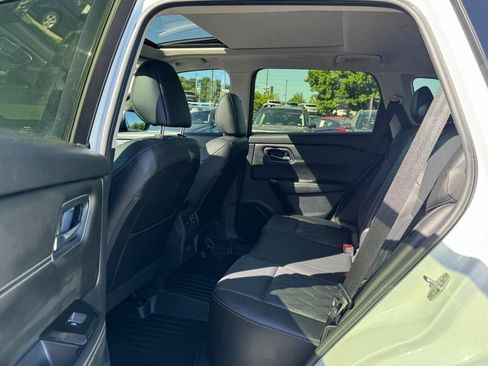 Used 2024 Nissan Rogue Platinum AWD/4WD image 10