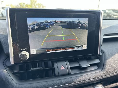 Used 2023 Toyota RAV4 LE AWD/4WD image 17